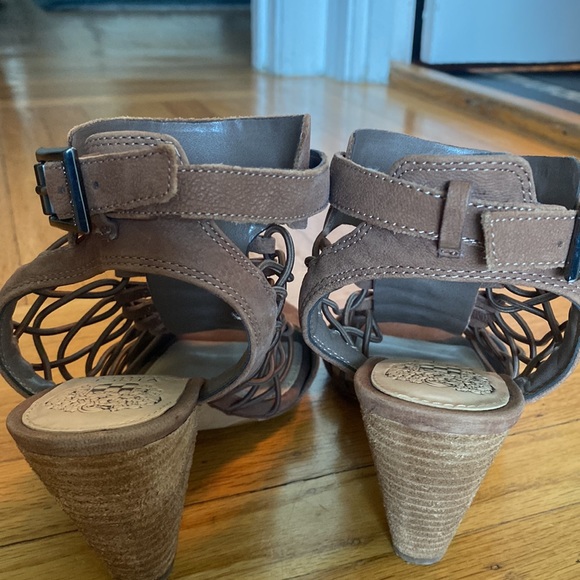 VINCE CAMUTO | EVEL LEATHER SANDAL D171 - Picture 3 of 4